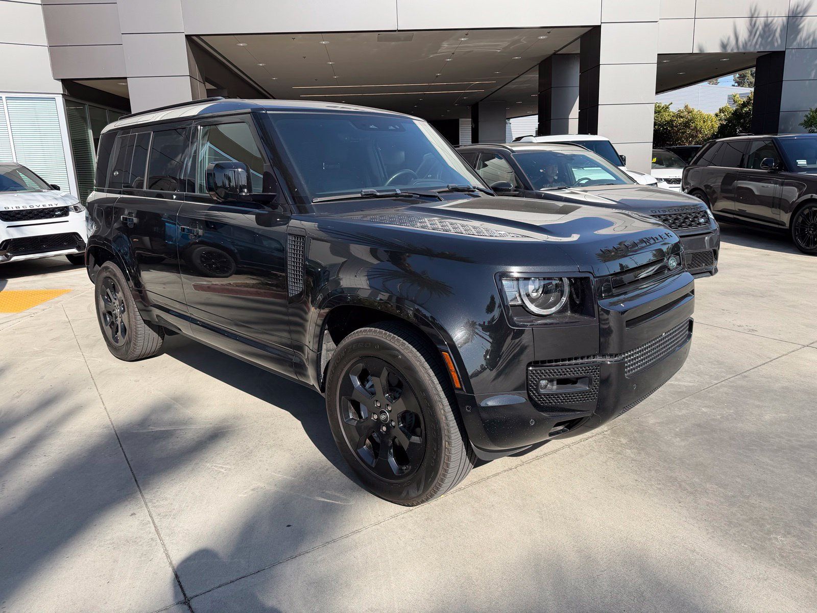 Certified 2024 Land Rover Defender 110 X-Dynamic SE AWD/4WD image 3
