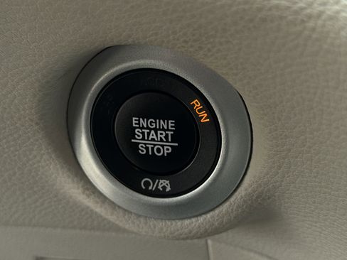 Used 2024 Chrysler Pacifica Limited image 23