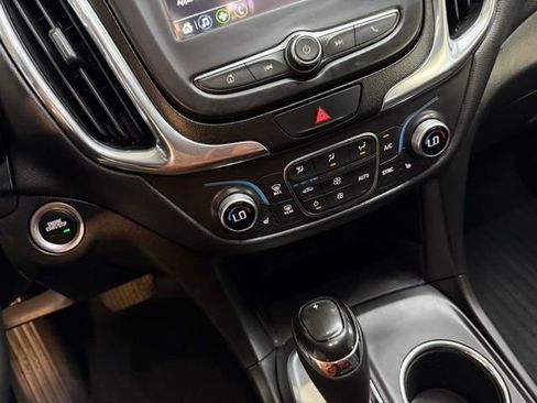 Used 2019 Chevrolet Equinox LT image 32