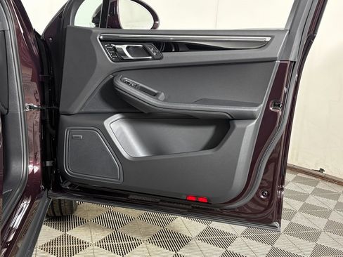 New 2026 Porsche Macan image 37