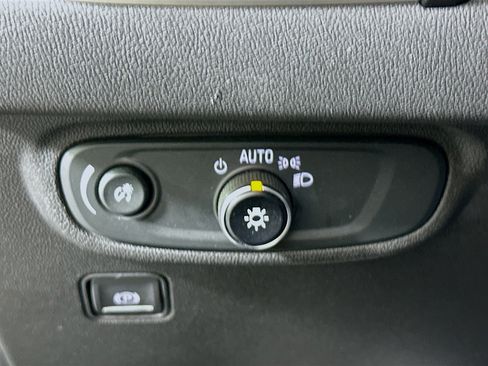 Used 2020 GMC Terrain SLE w/ Elevation Edition image 16