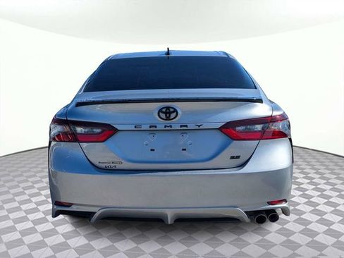 Used 2021 Toyota Camry SE w/ Convenience Package FWD image 4