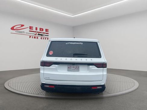 Used 2025 Jeep Wagoneer L Series III AWD/4WD image 5