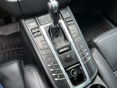 Used 2018 Porsche Macan AWD/4WD image 30