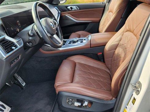 Used 2024 BMW X7 xDrive40i w/ Executive Package image 9