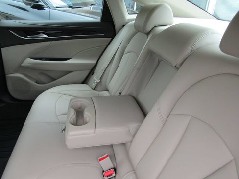 Used 2017 Buick LaCrosse Preferred FWD image 28