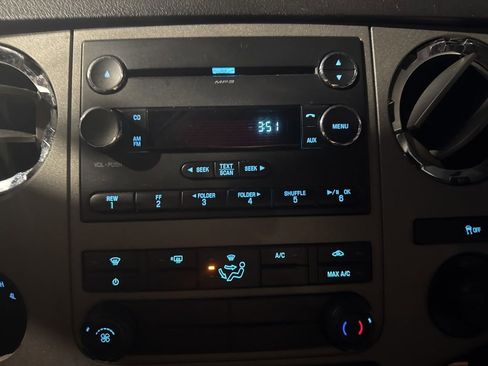 Used 2016 Ford F250 XLT w/ XLT Premium Package image 10