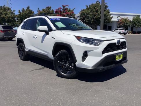 Used 2019 Toyota RAV4 XLE w/ Convenience Package AWD/4WD image 2