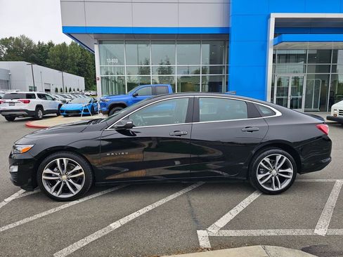 Used 2022 Chevrolet Malibu Premier FWD image 2