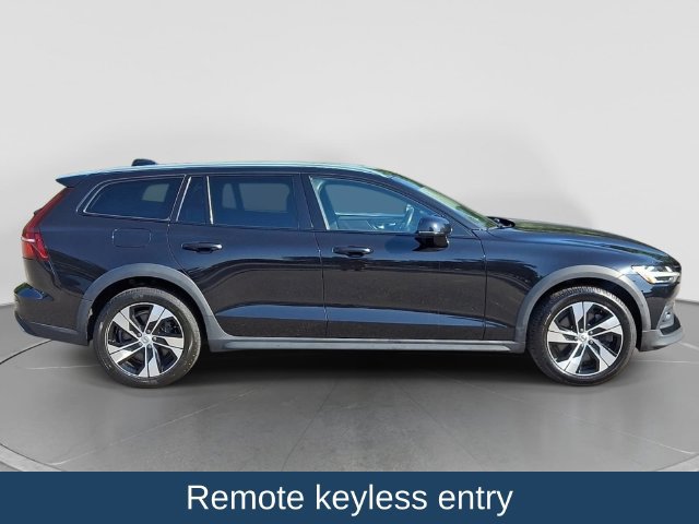 Used 2021 Volvo V60 T5 Cross Country AWD/4WD image 9