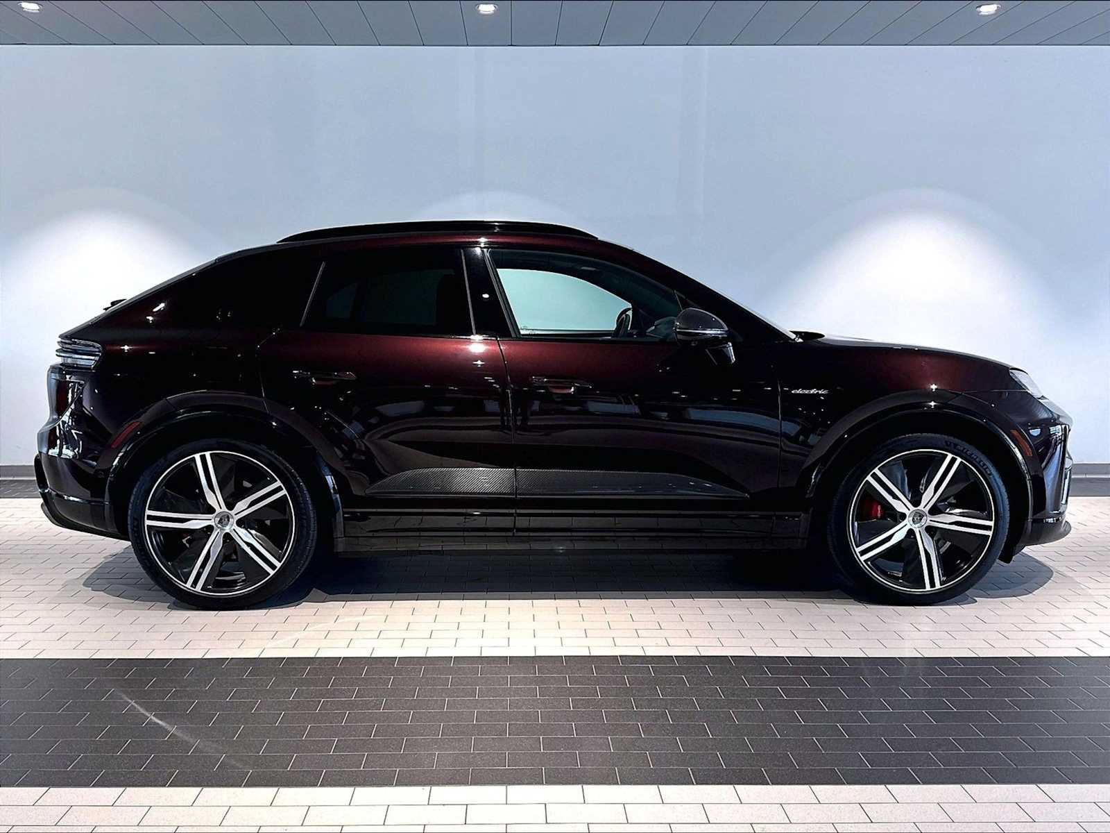 Used 2024 Porsche Macan Turbo Electric AWD/4WD image 11