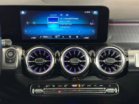 Used 2022 Mercedes-Benz GLB 250 4MATIC image 14