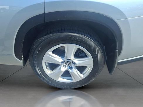 Used 2023 Toyota Highlander LE AWD/4WD image 26