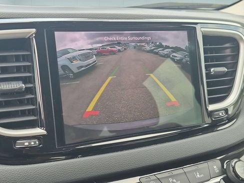 Used 2023 Chrysler Pacifica Touring-L FWD image 24
