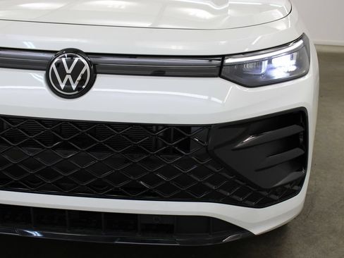 New 2026 Volkswagen Tiguan SE R-Line FWD image 8