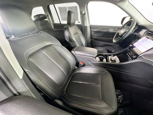 Used 2023 Jeep Grand Cherokee Limited image 27