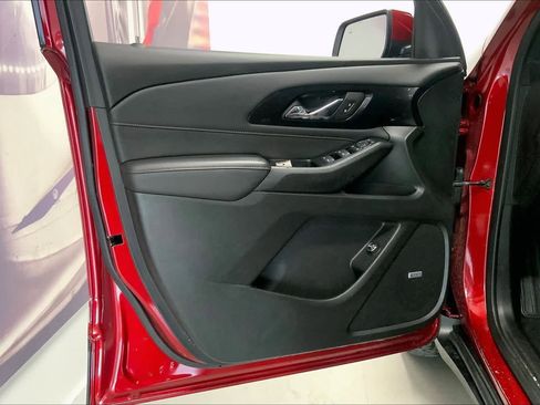 Used 2023 Chevrolet Traverse RS image 25