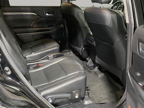 Used 2017 Toyota Highlander Limited Platinum image 29