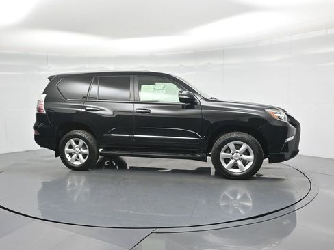 Used 2017 Lexus GX 460 w/ Navigation Package image 30
