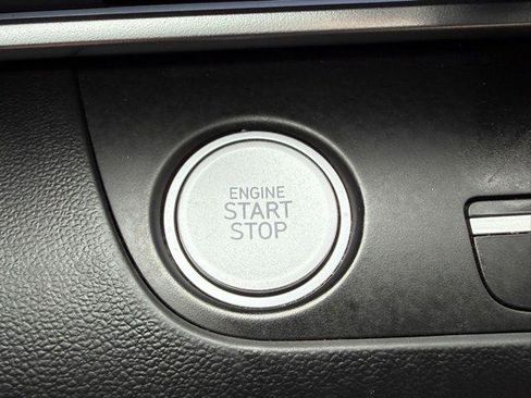 Used 2025 Hyundai Elantra SEL image 16