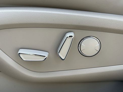 Used 2021 Lincoln Nautilus AWD w/ Equipment Group 101A image 18