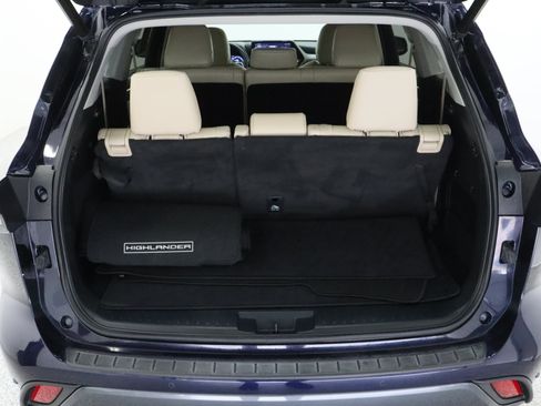 Used 2023 Toyota Highlander Limited FWD image 35
