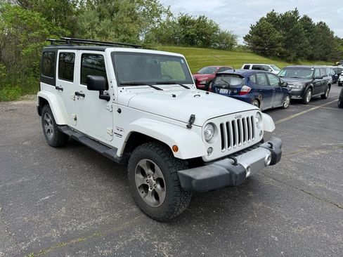 Used 2017 Jeep Wrangler Unlimited Sahara w/ Max Tow Package AWD/4WD image 4