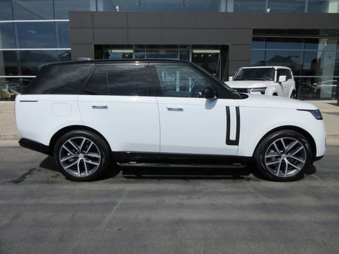 Used 2025 Land Rover Range Rover SE AWD/4WD image 10