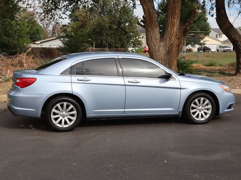 Used 2014 Chrysler 200 Limited FWD image 4