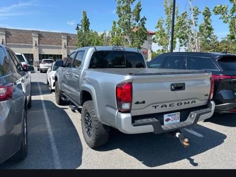 Used 2022 Toyota Tacoma SR5 w/ Technology Package AWD/4WD image 3