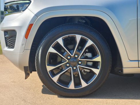 Used 2024 Jeep Grand Cherokee Overland AWD/4WD image 14