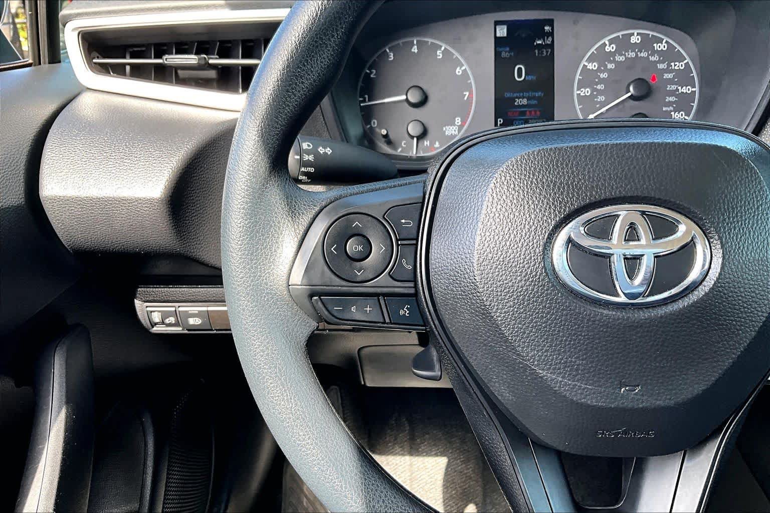 Used 2025 Toyota Corolla LE FWD image 24
