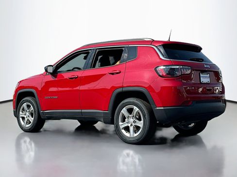 Used 2024 Jeep Compass Latitude image 14