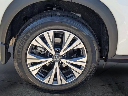 Used 2023 Nissan Rogue SV image 7