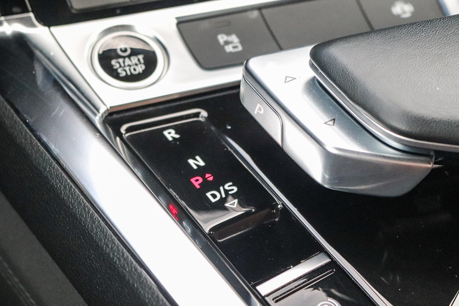 Used 2024 Audi Q8 e-tron Premium Plus AWD/4WD image 25