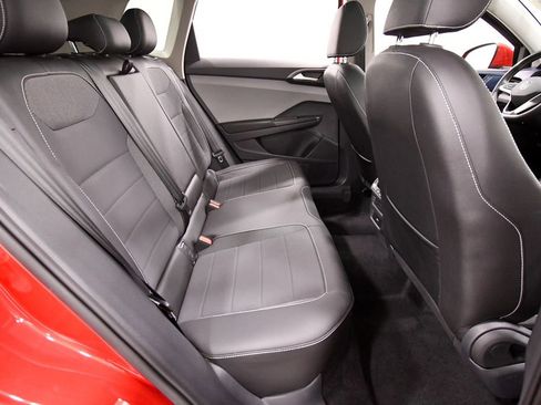 Used 2023 Volkswagen Taos SE w/ Panoramic Sunroof Package AWD/4WD image 18