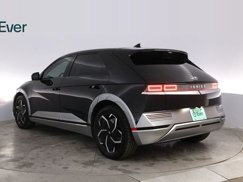 Used 2024 Hyundai Ioniq 5 Limited image 17