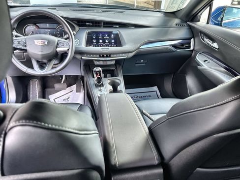 Used 2023 Cadillac XT4 Luxury w/ Cold Weather Package AWD/4WD image 20