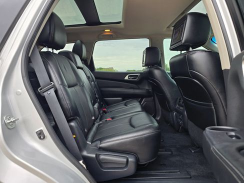 Used 2015 Nissan Pathfinder Platinum w/ Family Entertainment Package FWD image 44