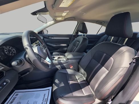 New 2026 Nissan Altima 2.5 SR AWD/4WD image 17