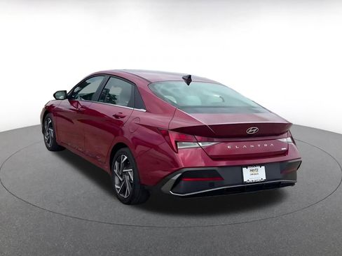 Used 2025 Hyundai Elantra Limited FWD image 9