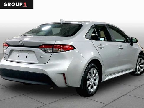 Used 2025 Toyota Corolla LE FWD image 13