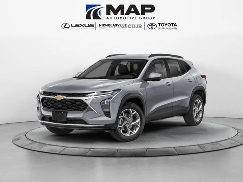Used 2024 Chevrolet Trax ACTIV w/ Sunroof Package FWD image 1