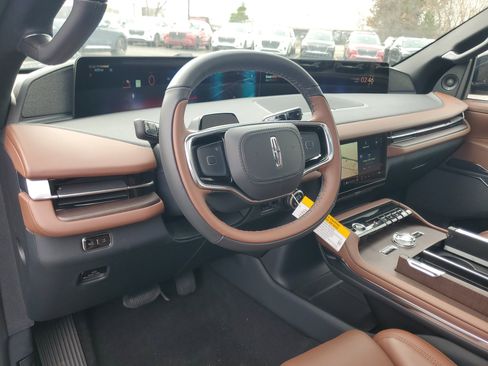 New 2026 Lincoln Navigator Reserve image 14