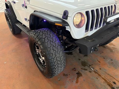 Used 2021 Jeep Wrangler Sport AWD/4WD image 9