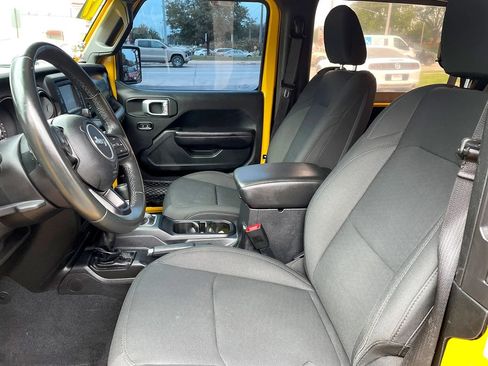 Used 2019 Jeep Wrangler Sport AWD/4WD image 9