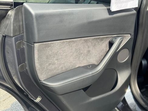 Used 2022 Tesla Model Y Performance AWD/4WD image 16