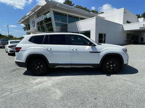 New 2026 Volkswagen Atlas Peak Edition AWD/4WD image 2