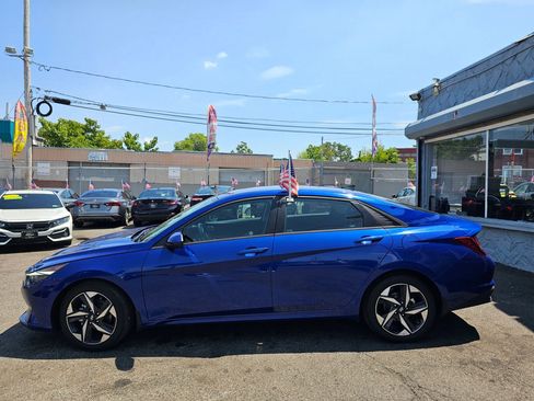 Used 2023 Hyundai Elantra SEL w/ Convenience Package image 2