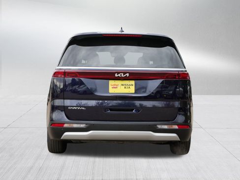 Certified 2024 Kia Carnival LX image 6